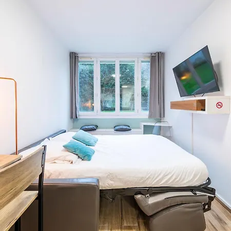 Moderne Au Coeur De * Paris